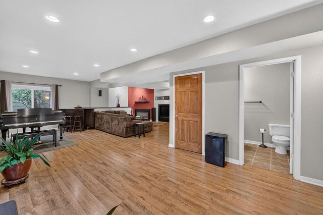 3442 Dorchester Way, Madison, WI 53719