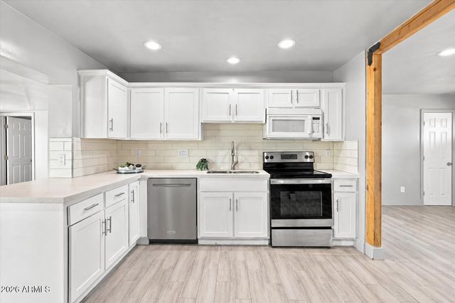 2921 W TURNEY Avenue, Phoenix, AZ 85017