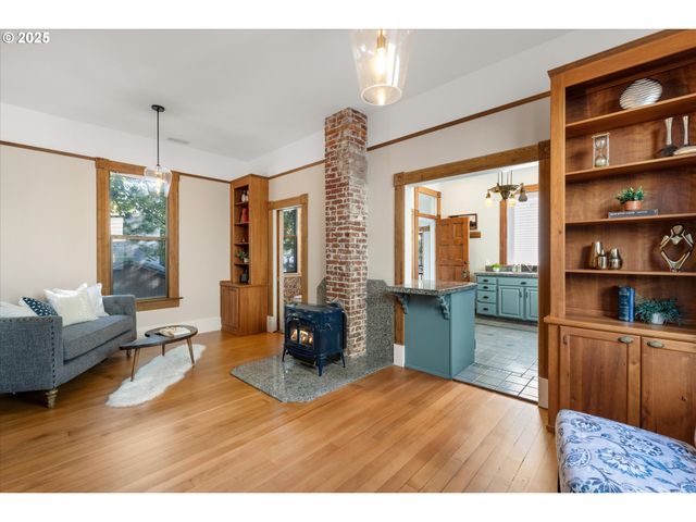 3635 S CORBETT Ave, Portland, OR 97239