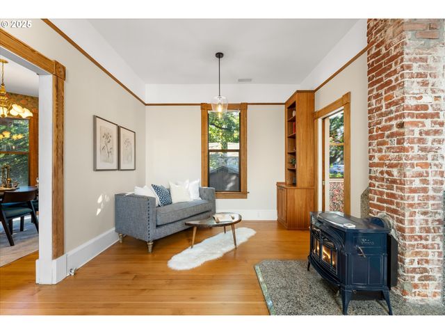 3635 S CORBETT Ave, Portland, OR 97239