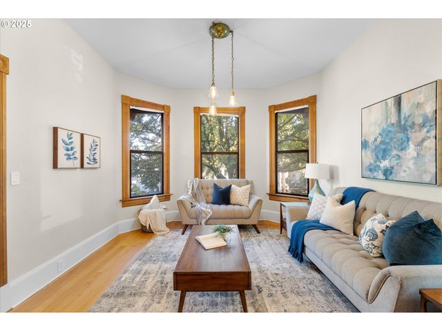 3635 S CORBETT Ave, Portland, OR 97239