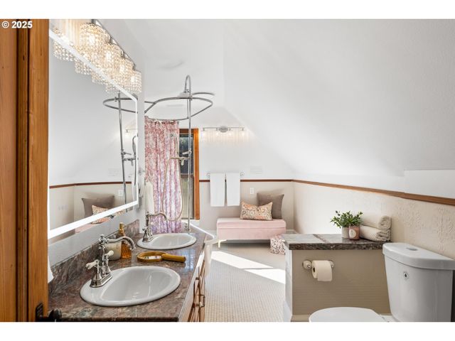 3635 S CORBETT Ave, Portland, OR 97239