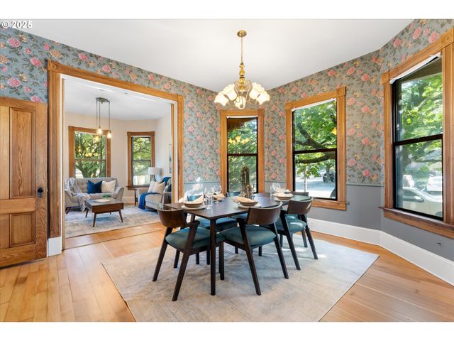 3635 S CORBETT Ave, Portland, OR 97239