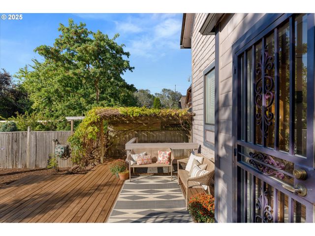 3635 S CORBETT Ave, Portland, OR 97239