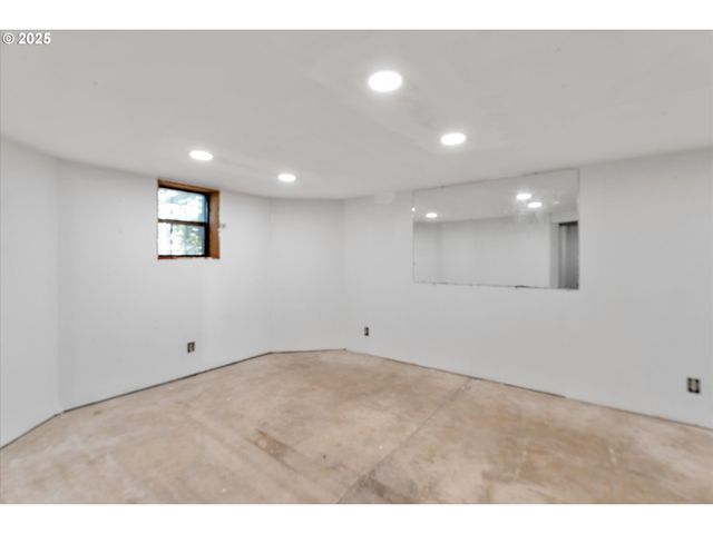 3635 S CORBETT Ave, Portland, OR 97239