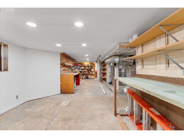 3635 S CORBETT Ave, Portland, OR 97239