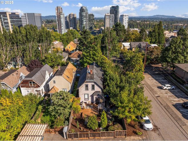 3635 S CORBETT Ave, Portland, OR 97239