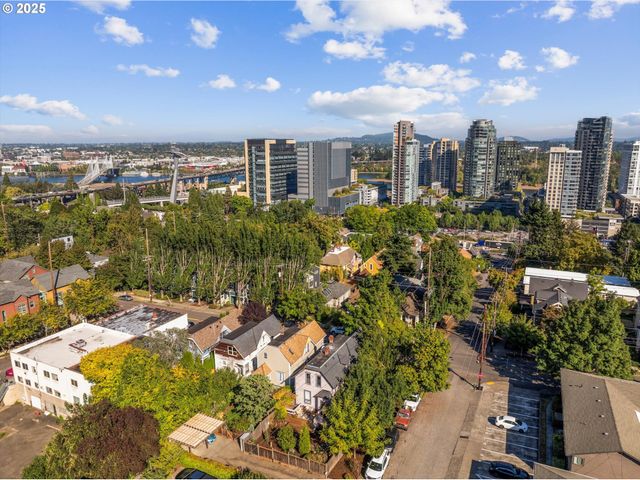 3635 S CORBETT Ave, Portland, OR 97239