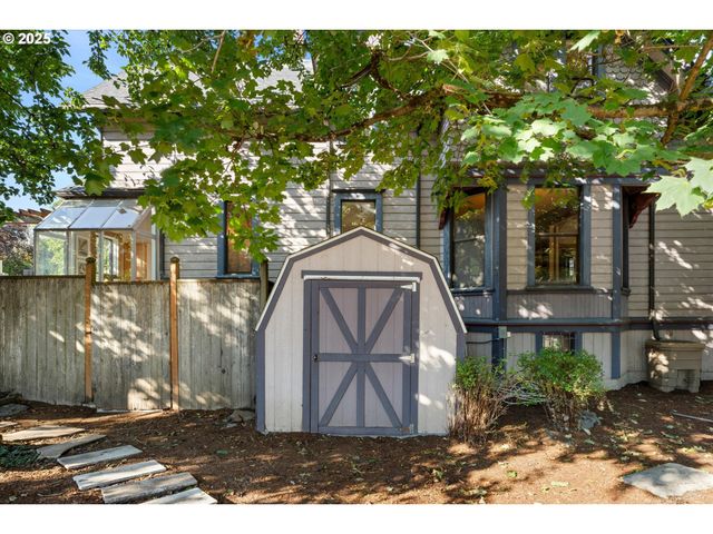 3635 S CORBETT Ave, Portland, OR 97239