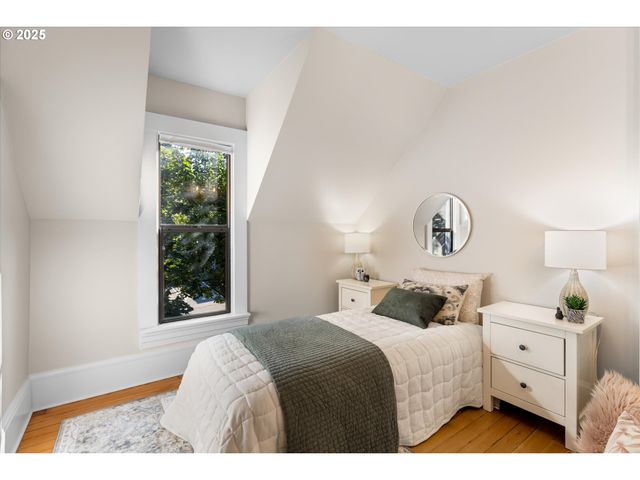 3635 S CORBETT Ave, Portland, OR 97239