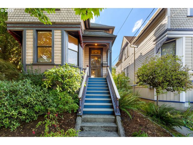 3635 S CORBETT Ave, Portland, OR 97239