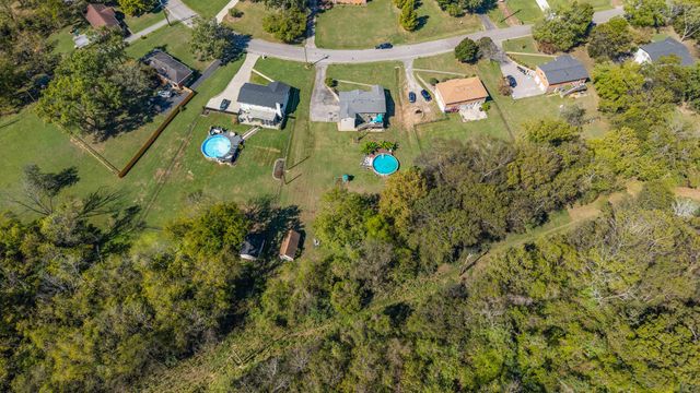 2411 Fairbrook Dr, Nashville, TN 37214