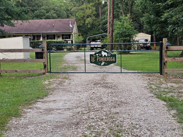 200 Little Pine Valley Road, Cleveland, TX 77328