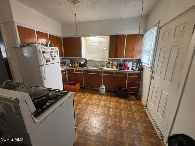 457 W Manhattan Boulevard, Toledo, OH 43608