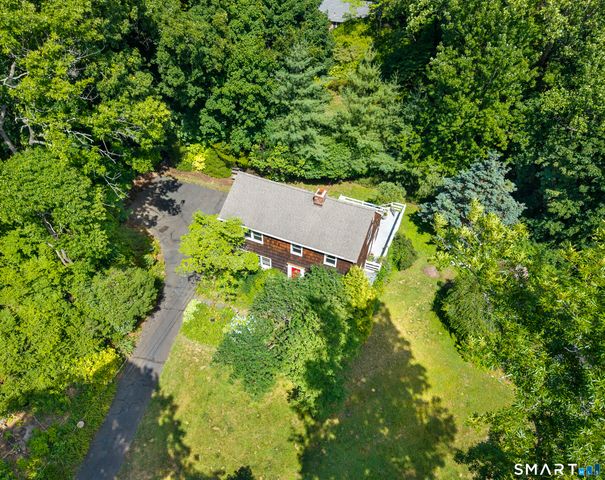 8 Oakledge Circle, Norwalk, CT 06854