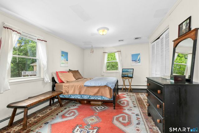 8 Oakledge Circle, Norwalk, CT 06854