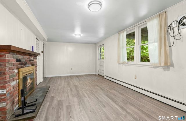 8 Oakledge Circle, Norwalk, CT 06854