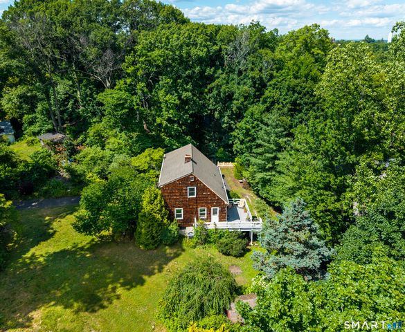 8 Oakledge Circle, Norwalk, CT 06854