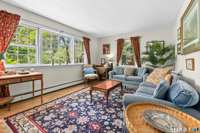 8 Oakledge Circle, Norwalk, CT 06854