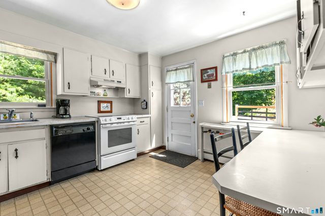 8 Oakledge Circle, Norwalk, CT 06854