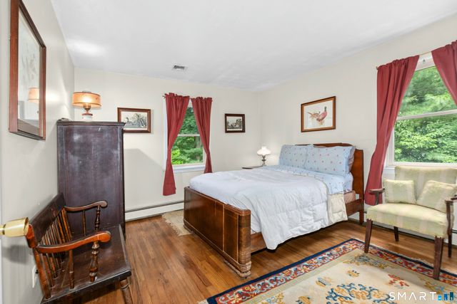 8 Oakledge Circle, Norwalk, CT 06854