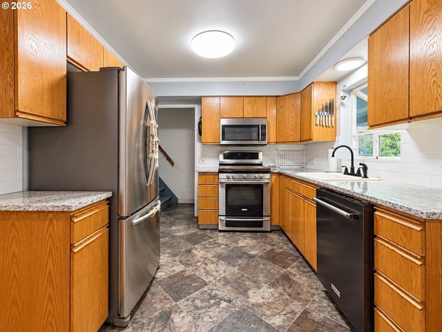 19145 ADDIE St, Gladstone, OR 97027