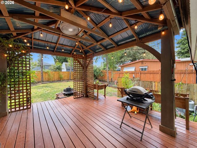 19145 ADDIE St, Gladstone, OR 97027