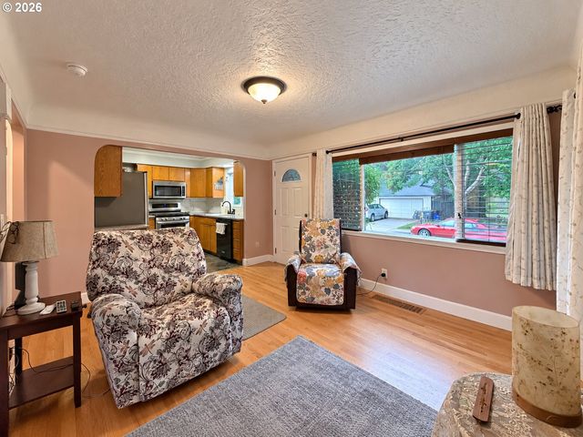 19145 ADDIE St, Gladstone, OR 97027
