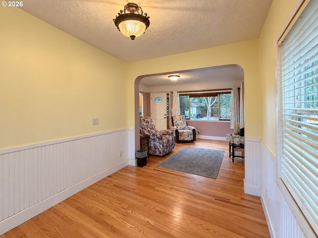 19145 ADDIE St, Gladstone, OR 97027