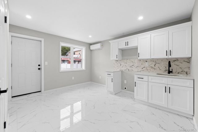 4067 Baychester Avenue, Bronx, NY 10466