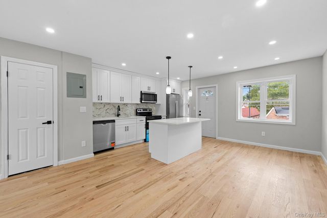 4067 Baychester Avenue, Bronx, NY 10466
