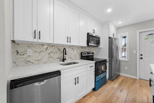 4067 Baychester Avenue, Bronx, NY 10466