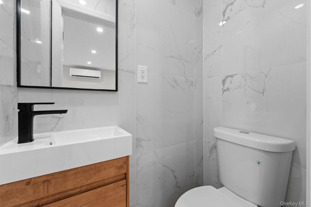 4067 Baychester Avenue, Bronx, NY 10466