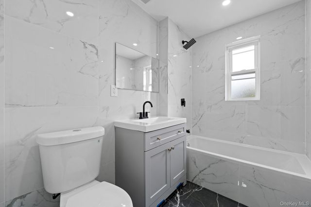 4067 Baychester Avenue, Bronx, NY 10466