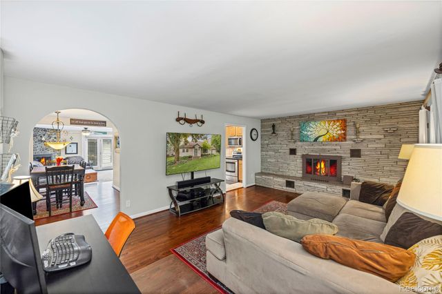 149 N Haven Street, Novi, MI 48377