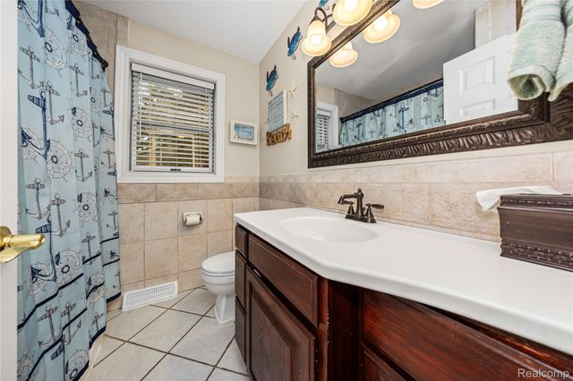 149 N Haven Street, Novi, MI 48377