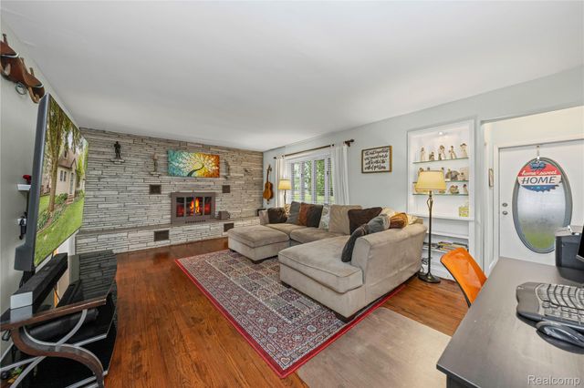 149 N Haven Street, Novi, MI 48377