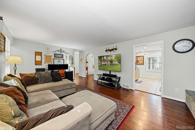 149 N Haven Street, Novi, MI 48377