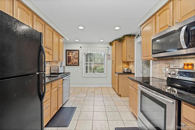 149 N Haven Street, Novi, MI 48377