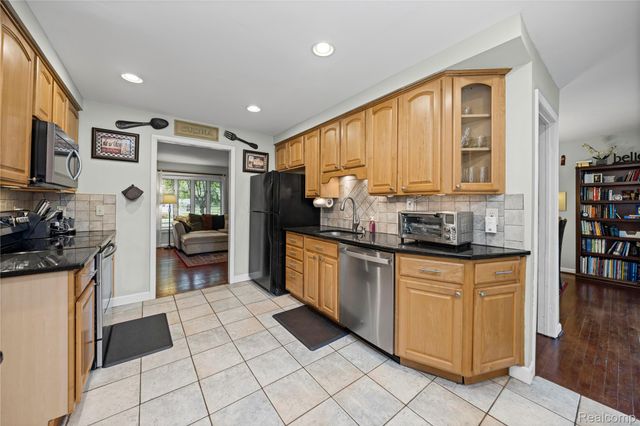 149 N Haven Street, Novi, MI 48377