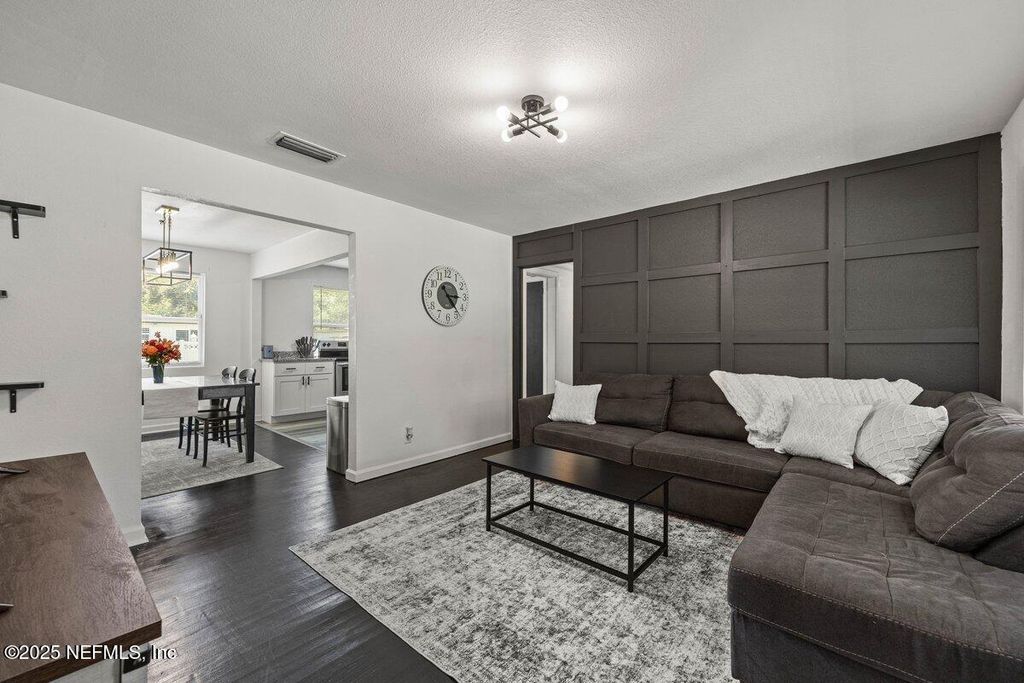 6584 LARNE Avenue, Jacksonville, FL 32244