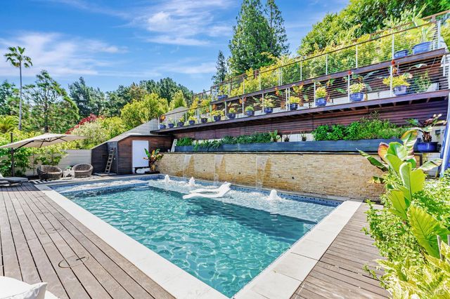 352 Riviera Dr, San Rafael, CA 94901