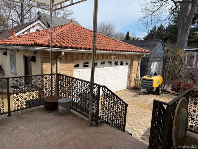 16015 13th Avenue, Whitestone, NY 11357