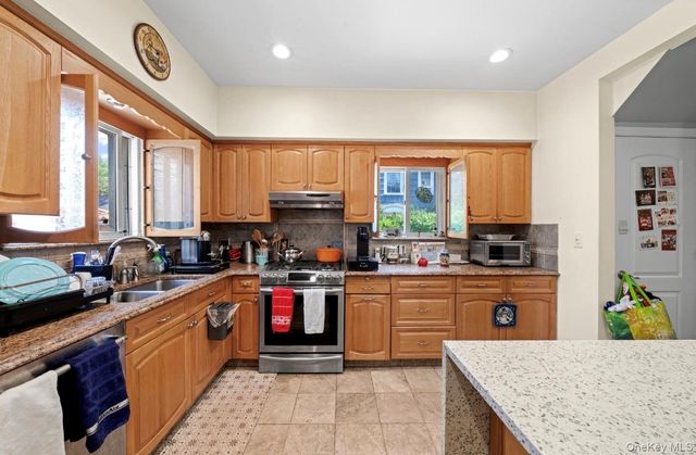 16015 13th Avenue, Whitestone, NY 11357