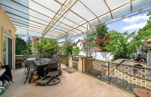 16015 13th Avenue, Whitestone, NY 11357