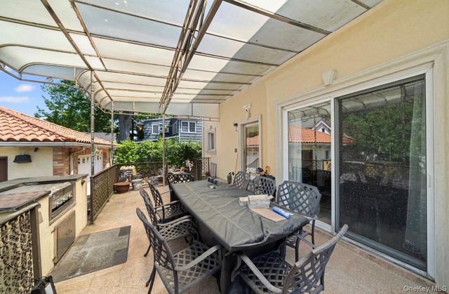 16015 13th Avenue, Whitestone, NY 11357