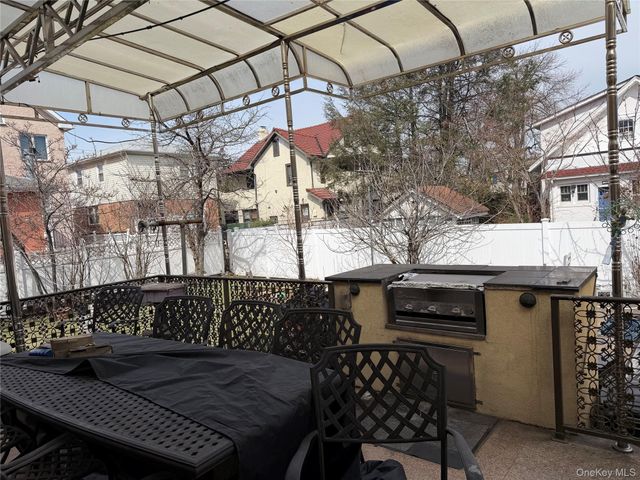 16015 13th Avenue, Whitestone, NY 11357