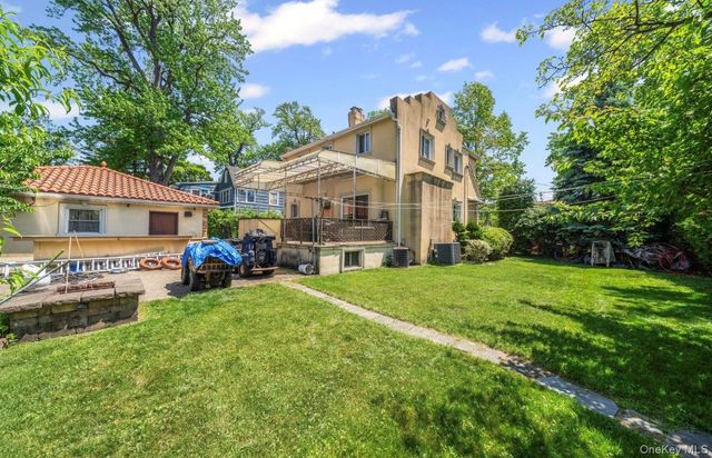 16015 13th Avenue, Whitestone, NY 11357