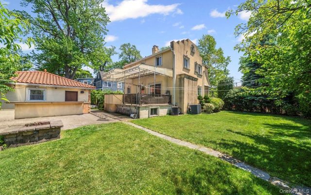 16015 13th Avenue, Whitestone, NY 11357