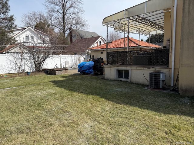 16015 13th Avenue, Whitestone, NY 11357